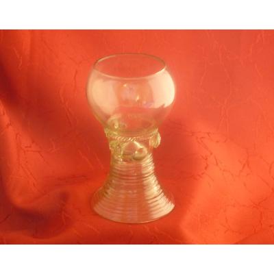 Römer mit 3 Rosetten