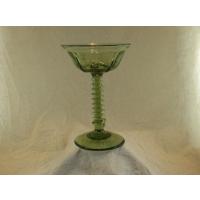 Schaftglas mit Spirale