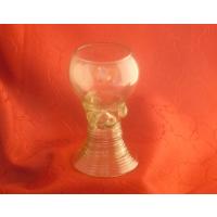 Römer mit 3 Rosetten